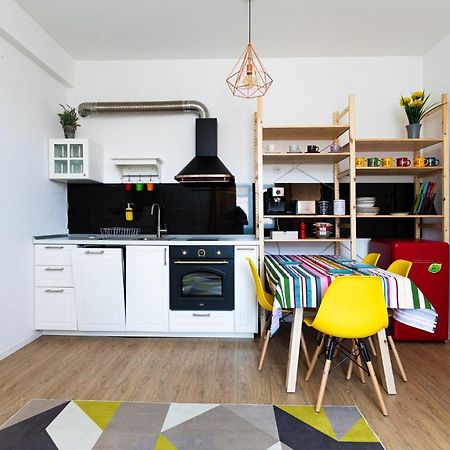Colorful & Cozy Condo Клуж-Напока Екстериор снимка