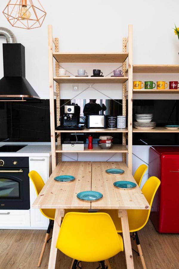Colorful & Cozy Condo Клуж-Напока Екстериор снимка