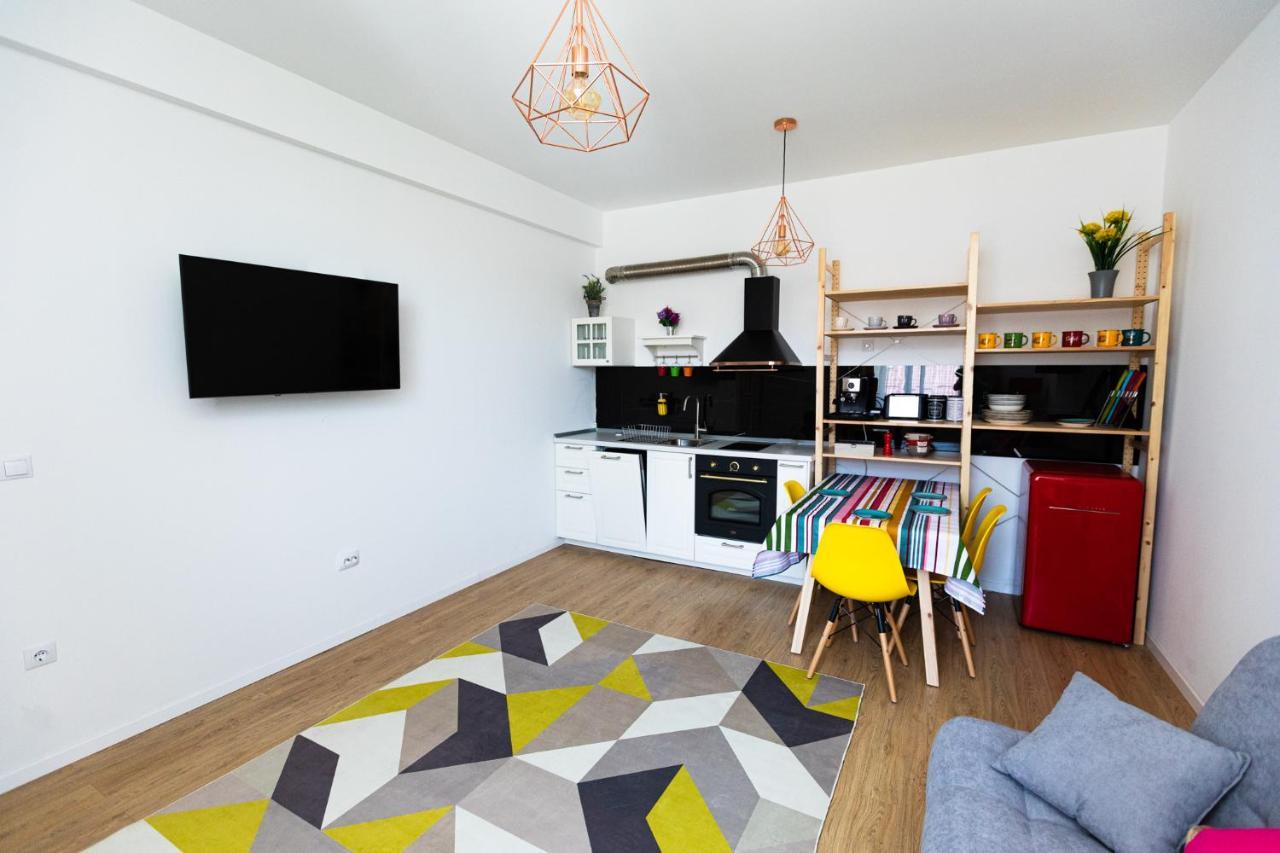 Colorful & Cozy Condo Клуж-Напока Екстериор снимка