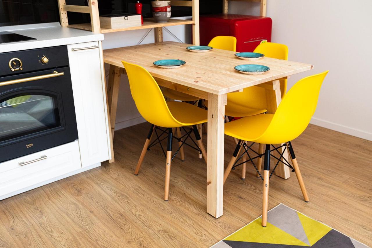 Colorful & Cozy Condo Клуж-Напока Екстериор снимка